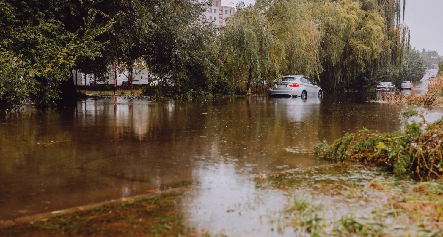 A flooded road, a dead signal and a live link that held
